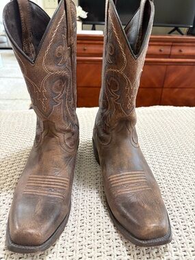 Ariat Brown Leather Cowboy Boots with Embroidered Shaft
